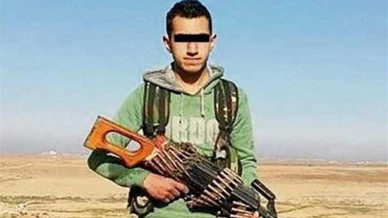 7 سوريين وألماني