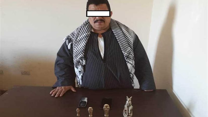 ضبط عامل وبحوزته