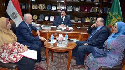 محافظ القليوبية يبحث حالات البناء المخالفة