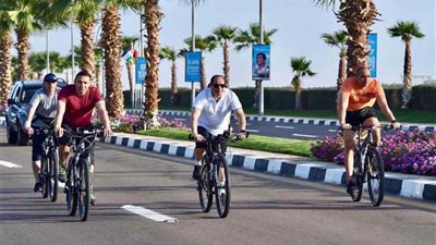 موجز الرابعة ..السيسى يتجول فجرا بالدراجة فى شرم الشيخ .. وبيان رقم 29 للقوات المسلحة عن 