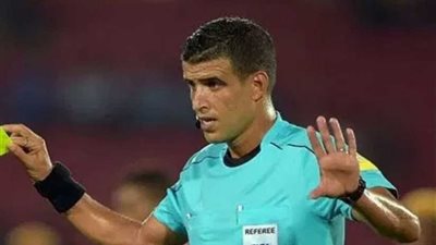 حكام مباراة الأهلي والترجي التونسي يخوضون مرانا بملعب برج العرب