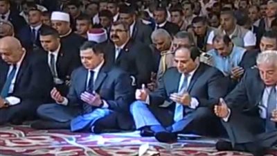 الرئيس السيسي يؤدي صلاة الجمعة بمسجد الصحابة في شرم الشيخ