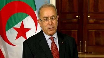 الجزائر تُدين الاعتداء الذي استهدف حافلة تنقل أقباطًا بالمنيا