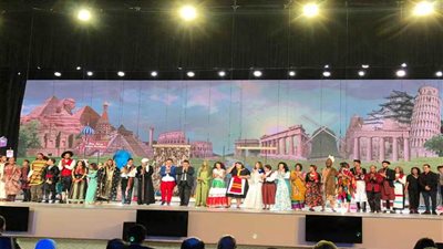 مسرح شباب العالم يحتضن مواهب الكرة الأرضية