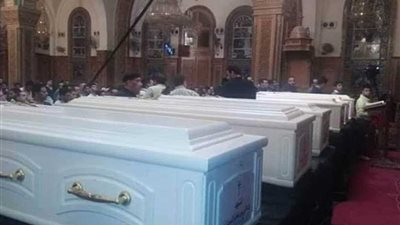 أهالي المنيا يودعون الشهداء من كنيسة الأمير تادرس الشاطبى