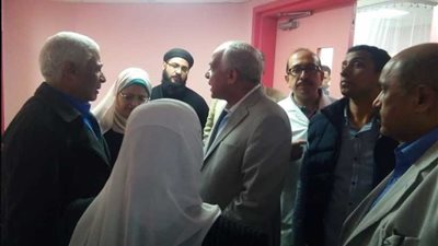 محافظ الجيزة يتفقد مصابي حادث المنيا الإرهابي بمستشفى الشيخ زايد