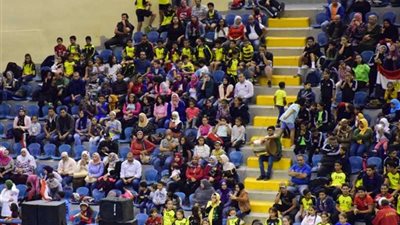 بالصور.. حضور جماهيري كبير في مباراة مصر والبحرين بنهائي البطولة العربية للطائرة