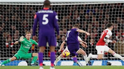 ليفربول يخطف نقطة من أرسنال ويتصدر الدوري