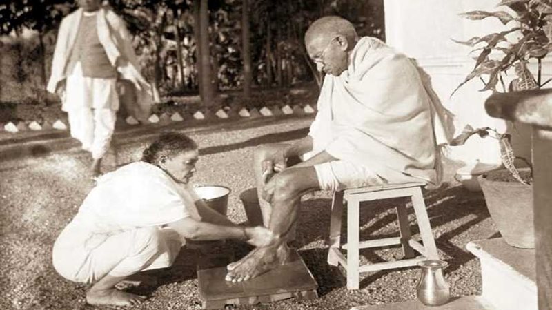 افتتاح معرض لصور