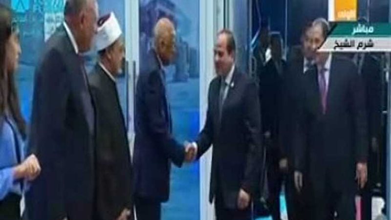 الرئيس السيسى يصل