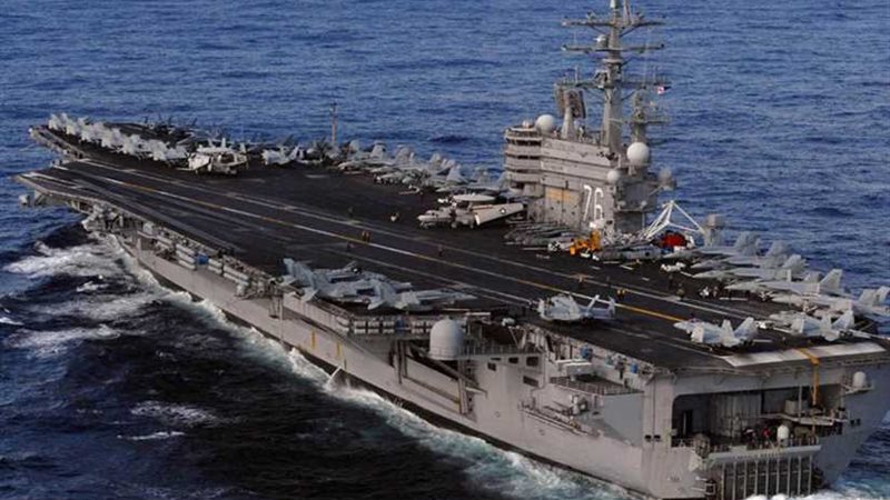 حاملة طائرات أمريكية