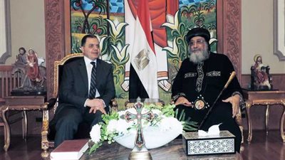 بعد الثأر لشهداء المنيا.. وزير الداخلية يزور البابا تواضرس لتقديم العزاء 