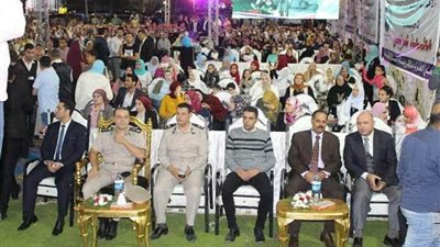 وسط حشد كبير 