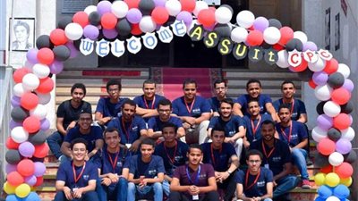 نائب رئيس جامعة أسيوط يكرّم فريق الحاسبات والمعلومات.. 