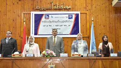 تسليم 15 تروسيكل للأسر الأولى بالرعاية بأسيوط (صور)