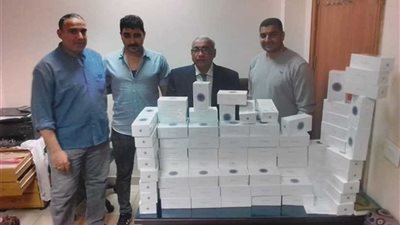 جمارك سفاجا تضبط محاولة تهريب كمية من الهواتف المحمولة والأدوية البشرية