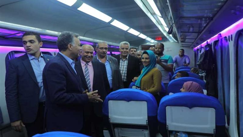 وزير النقل يتابع