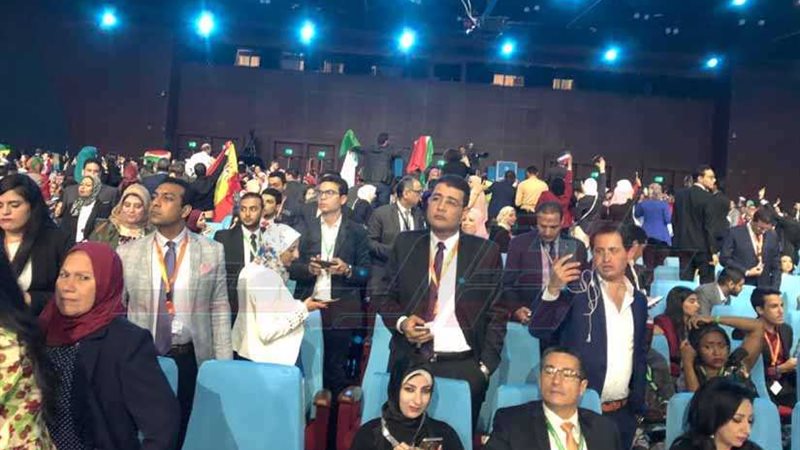 أجواء احتفالية للوفود