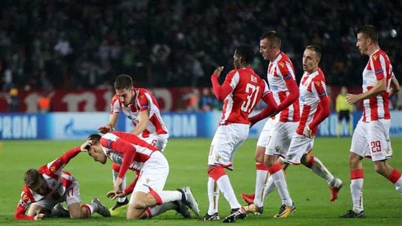 النجم الأحمر يفاجئ