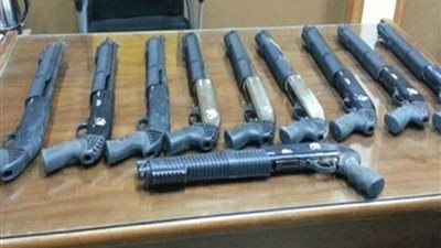 ضبط 90 بندقية خرطوش ومخدرات داخل محل ببني سويف