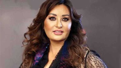 المطربة لطيفة تعتذر للشعب المصري ورئيس الزمالك 