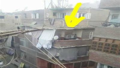 سكان عقار بالساحل يستغيثون لإنقاذهم من عقار تحت الانهيار (صور)