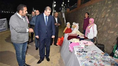 سكرتير عام أسيوط يشهد معارض حرف تراثية بـ 