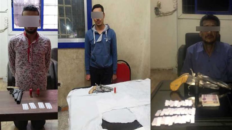 سقوط 3 عاطلين بأسلحة