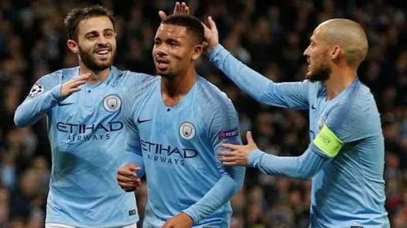 ستيرلينج يحتال على