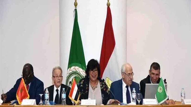 وزيرة الثقافة وأمين