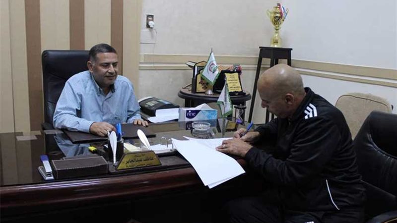 القماش يوقع عقود