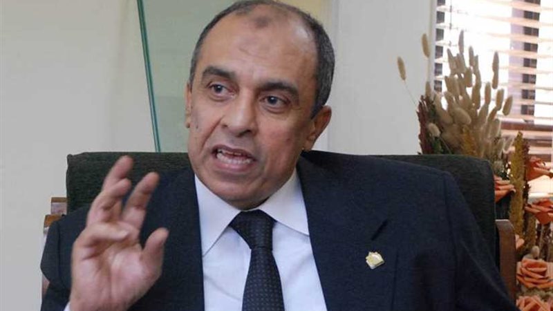 وزير الزراعة يتلقى