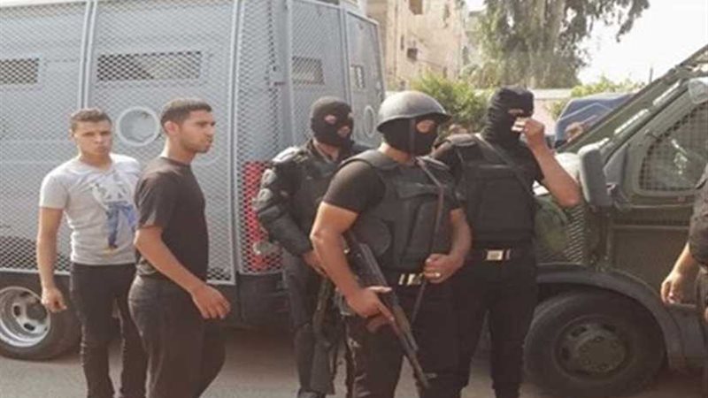 تواجد أمني مكثف أمام