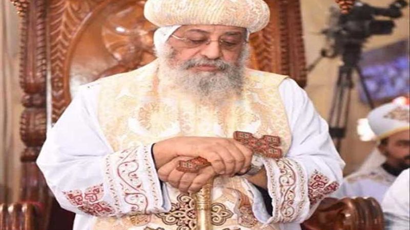 البابا تواضروس يصلي