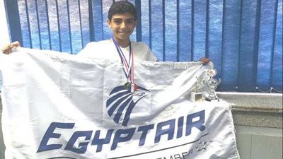مصر للطيران تجدد رعايتها لبطل الإسكواش عبد الله عمرو