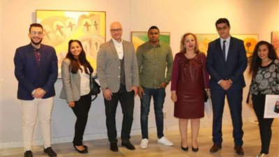 وزيرة التخطيط تفتتح معرض لوحات الفنانة وسام فهمي