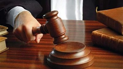 غدا.. محاكمة ٣ متهمين في رشوة البترول