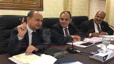 وزير الصناعة أمام 