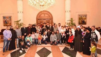 قداسة البابا تواضروس يلتقي بأسر شهداء ومصابي حادث دير الأنبا صموئيل الإرهابي