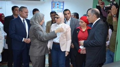 وزيرة الصحة ومحافظ الإسماعيلية يتفقدان المركز الإقليمي لنقل الدم
