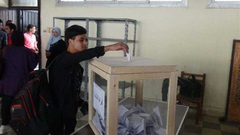 إقبال طلابي على انتخابات