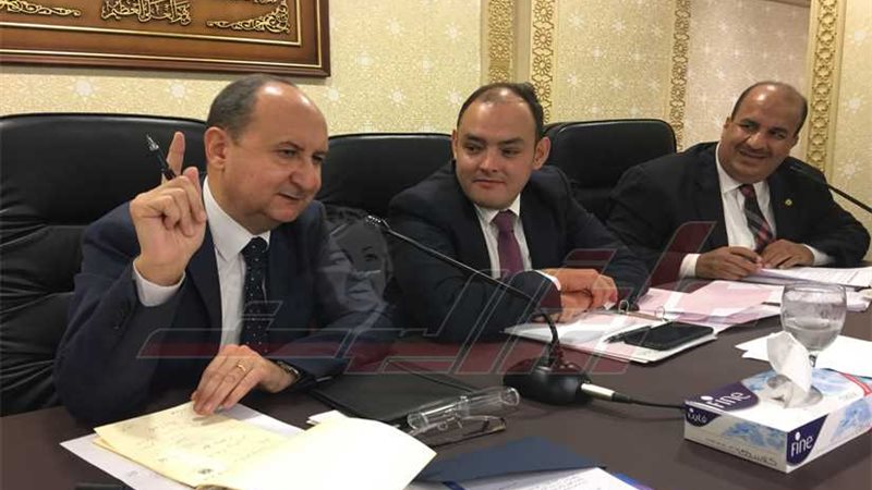 وزير الصناعة أمام