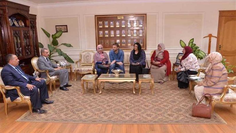 محافظ أسيوط يلتقي