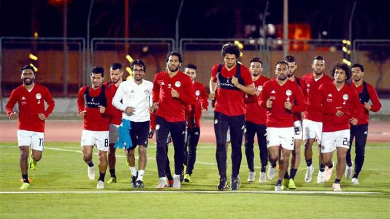 المنتخب الوطني يؤدي