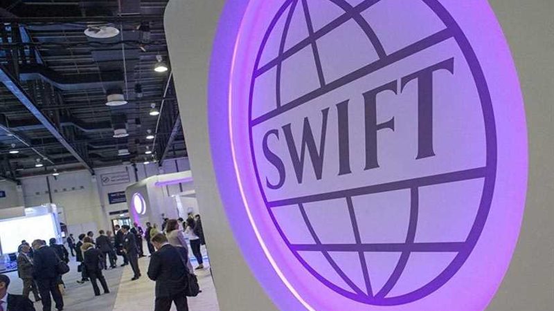 سويفت تقطع خدماتها