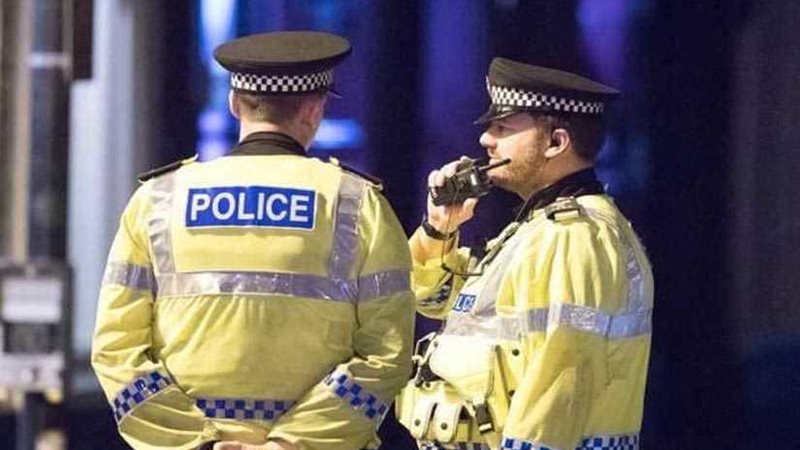 سجن أبوين من اليمين