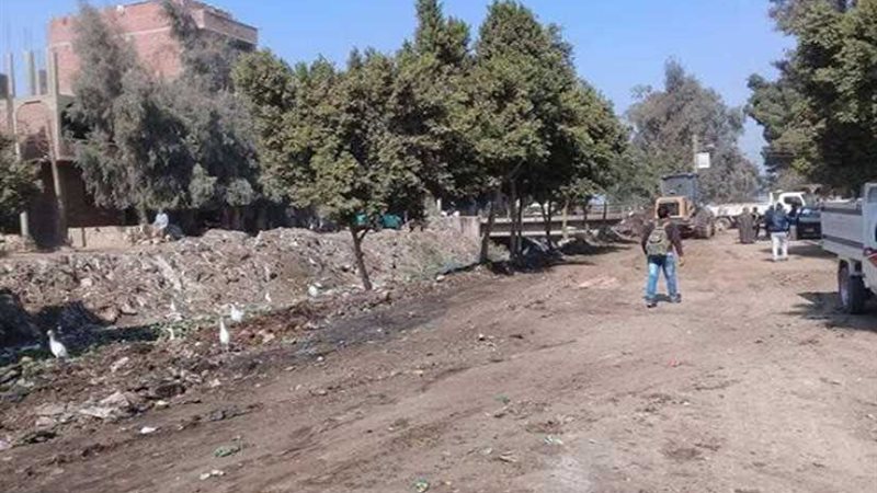 رفع 200 طن من مخلفات