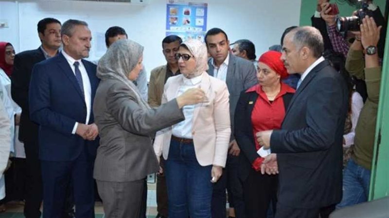 وزيرة الصحة ومحافظ