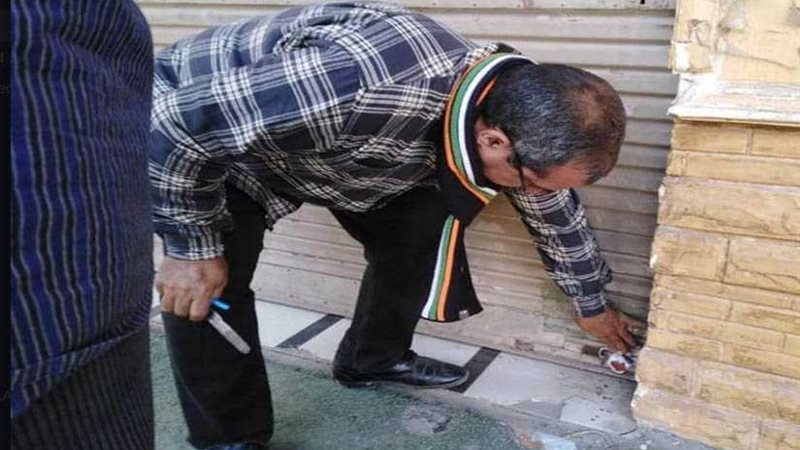 إغلاق 3 مقاهٍ غير