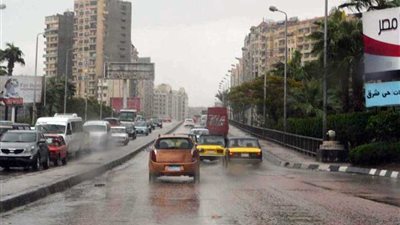 أمطار غزيرة علي الإسكندرية مع بدء نوة 